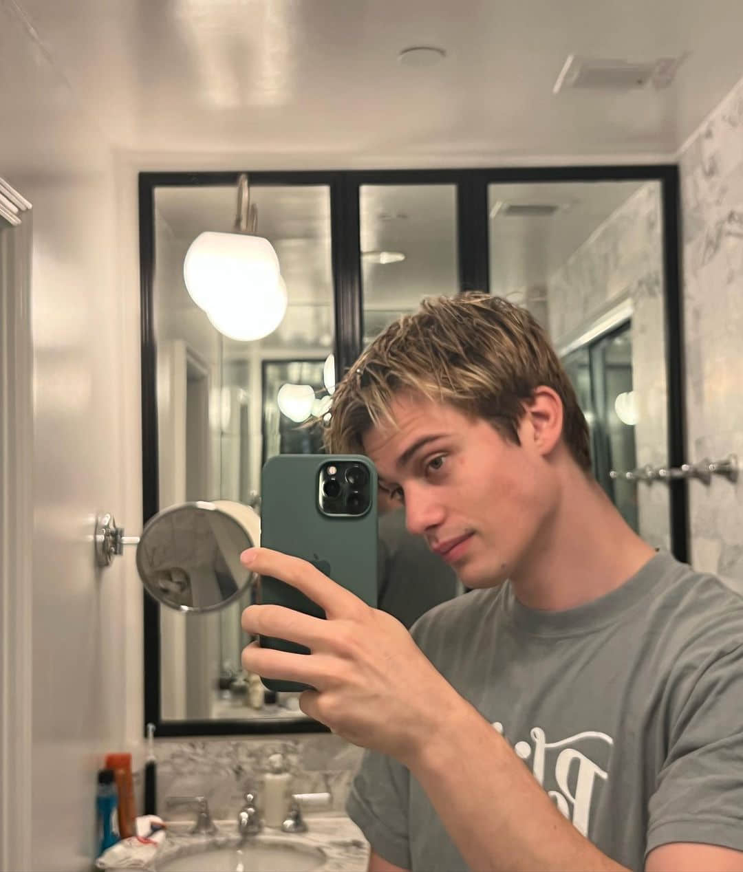 《王室緋聞守則》英國王子 Nicholas Galitzine 爆紅 新作將再度演出同志!-NICEGAY