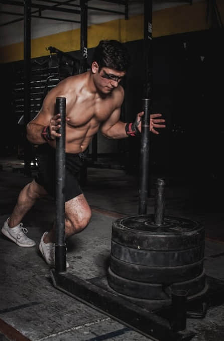 下載Grindr假裝是同志!直男找「健身伴」運完一起洗澡:差點被肛感覺很糟-NICEGAY