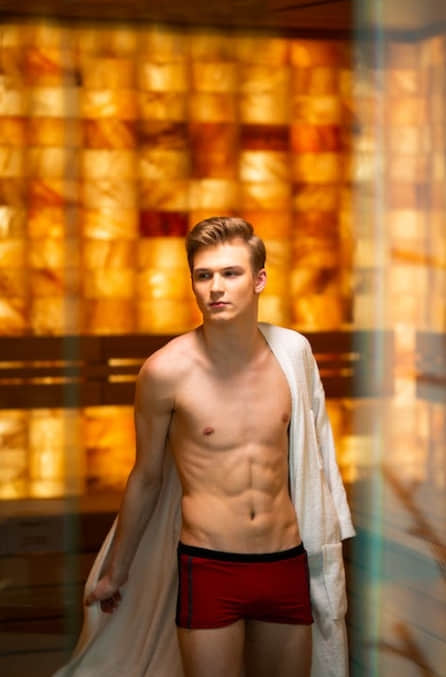 下載Grindr假裝是同志!直男找「健身伴」運完一起洗澡:差點被肛感覺很糟-NICEGAY