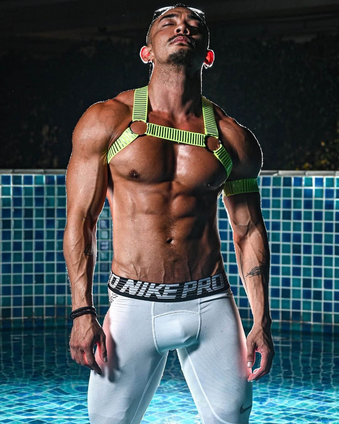 週一品肌肉|參演同志短片「肌烈碰撞」! 肌肉巨獸:Russ-NICEGAY