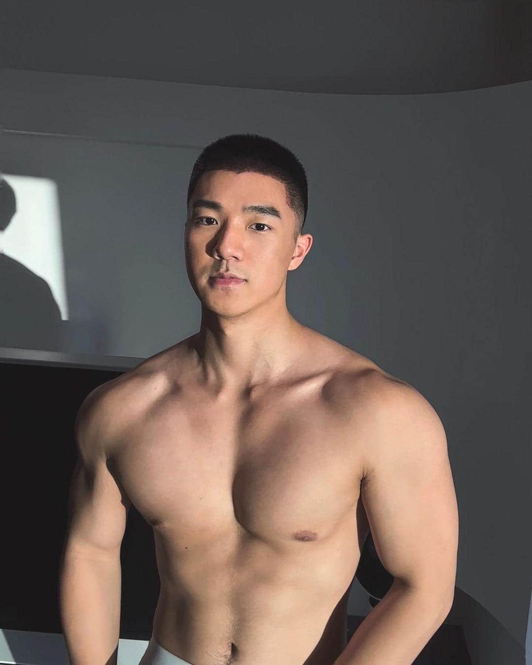 週六嚐鮮肉|需要你好好餵飽他! 濃眉肌肉底迪:Henry-NICEGAY