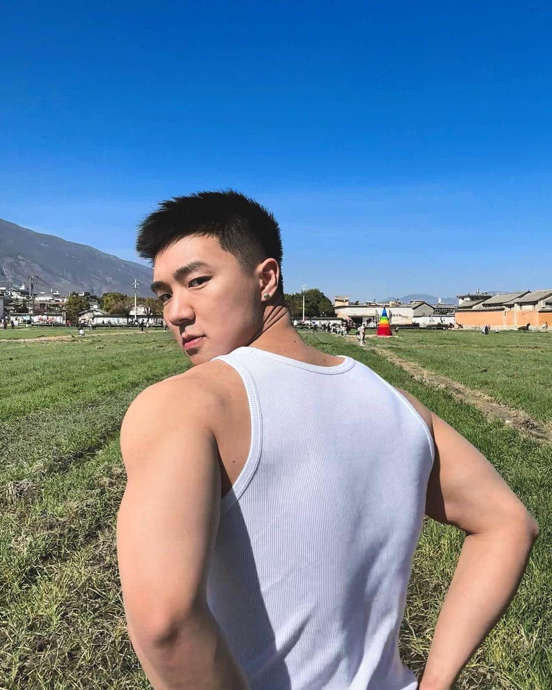 週六嚐鮮肉|需要你好好餵飽他! 濃眉肌肉底迪:Henry-NICEGAY
