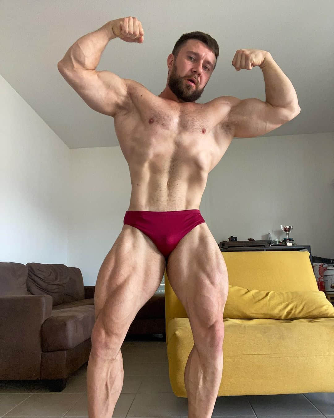 週一品肌肉|上下都厚實的大熊!俄羅斯健美運動員:Stas Chugunov-NICEGAY