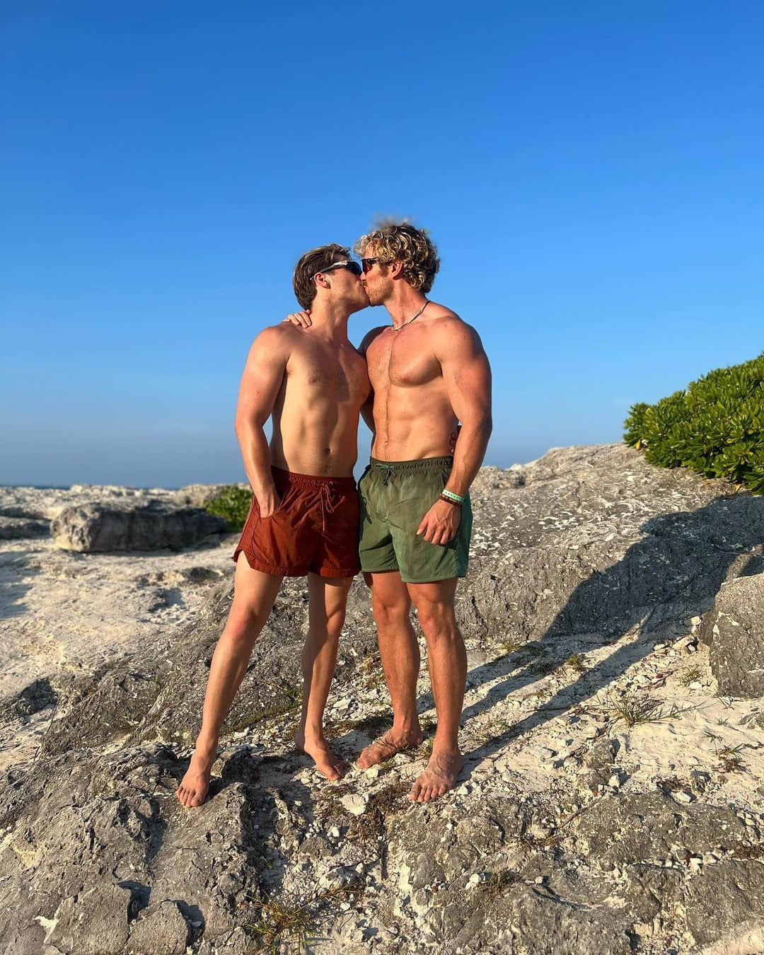 《熱戀彩虹島》Zane Phillips 高調曬男友 坦言:「酷兒演員的路不好走。」-NICEGAY