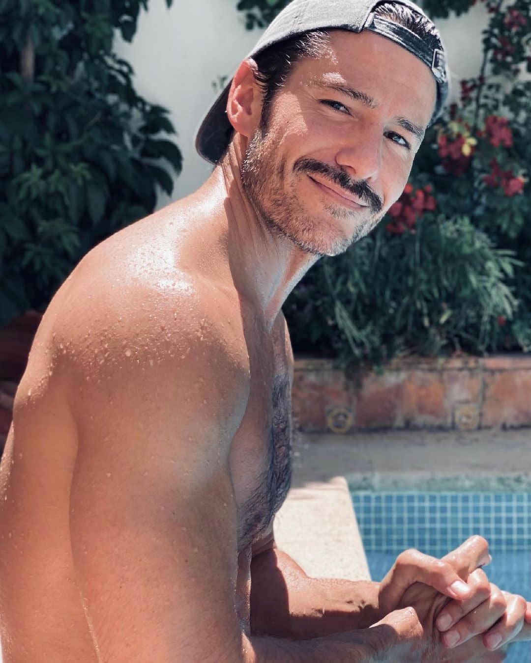 老師我需要輔導! 《菁英殺機》性感教師 Alejandro Albarracín-NICEGAY