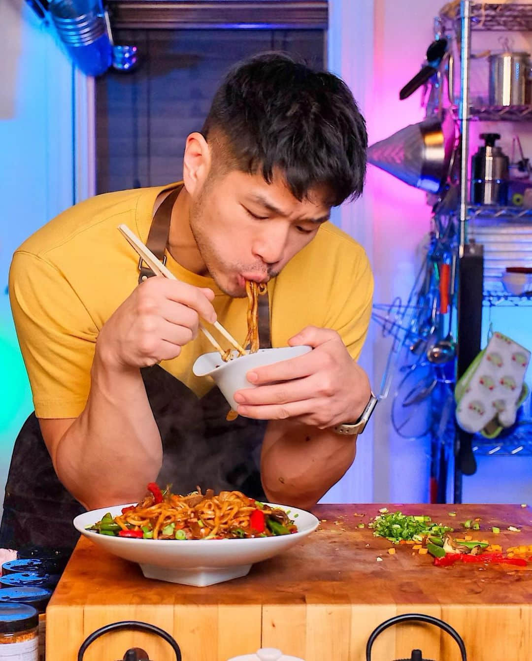 亞裔同志帥廚推創意食譜:「可能賣腿照衝銷量?」-NICEGAY