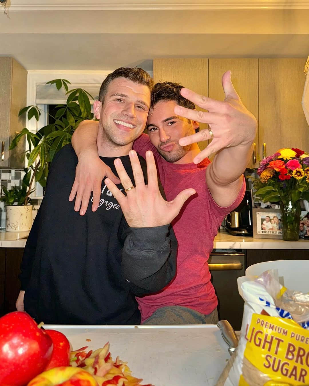 將交往多年的閃照掛滿溫暖的家 同志情侶求婚太可愛!-NICEGAY