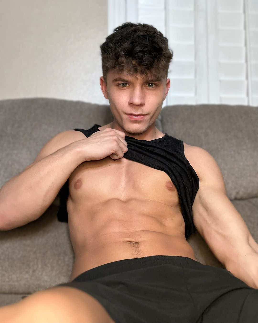 職場魯蛇變身男優大賺一筆! 知名 GV 男優曝從業心聲(上)-NICEGAY