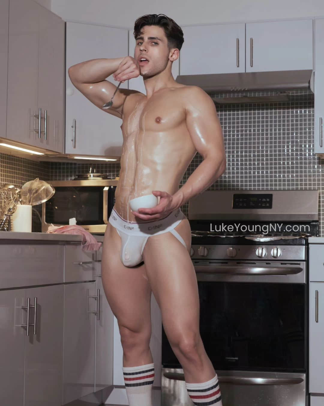 裸照換珍奶竟意外踏入情色產業! 知名 GV 男優曝從業心聲(下)-NICEGAY