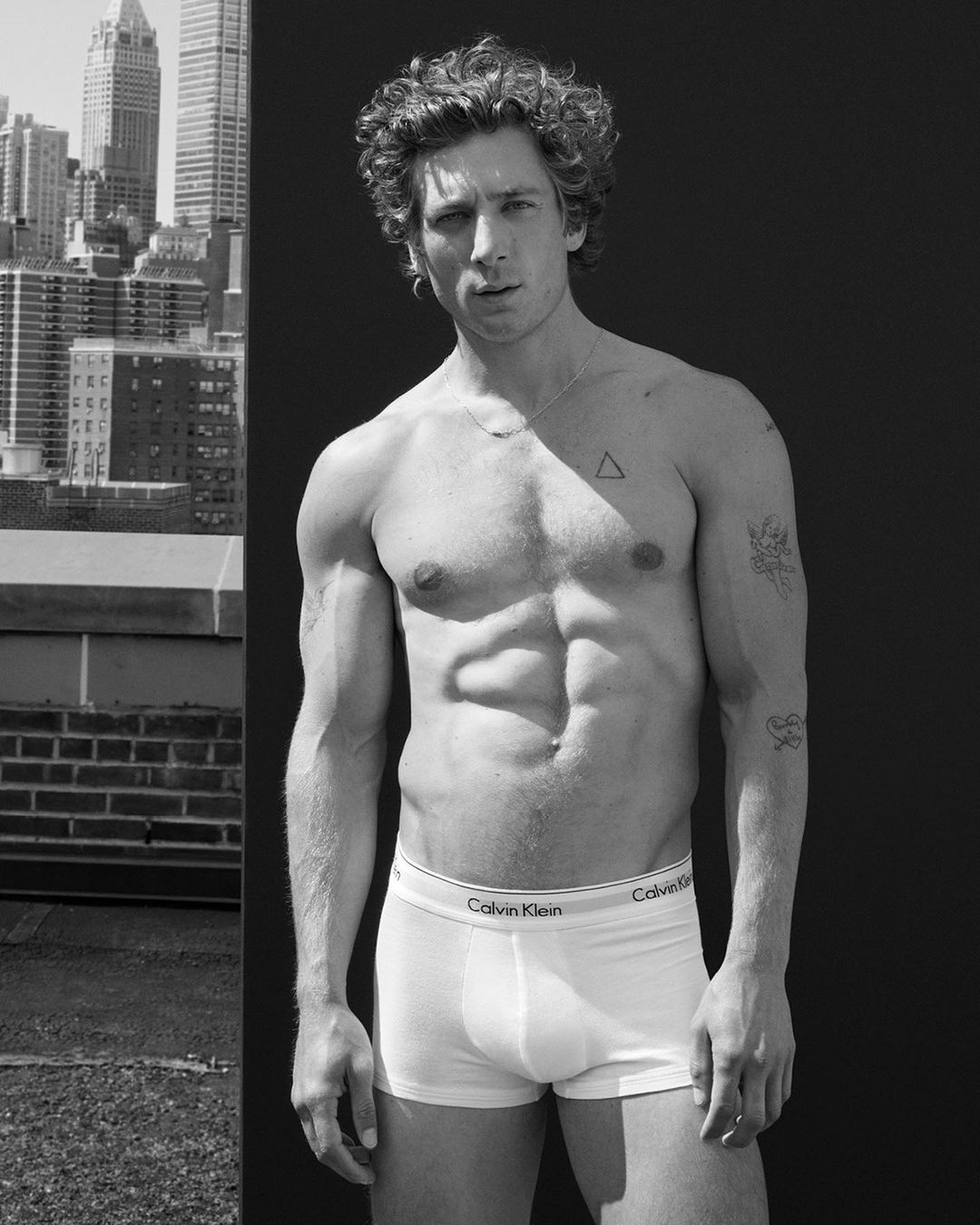 《大熊餐廳》男星 Jeremy Allen White 出鏡 CK 性感廣告-NICEGAY