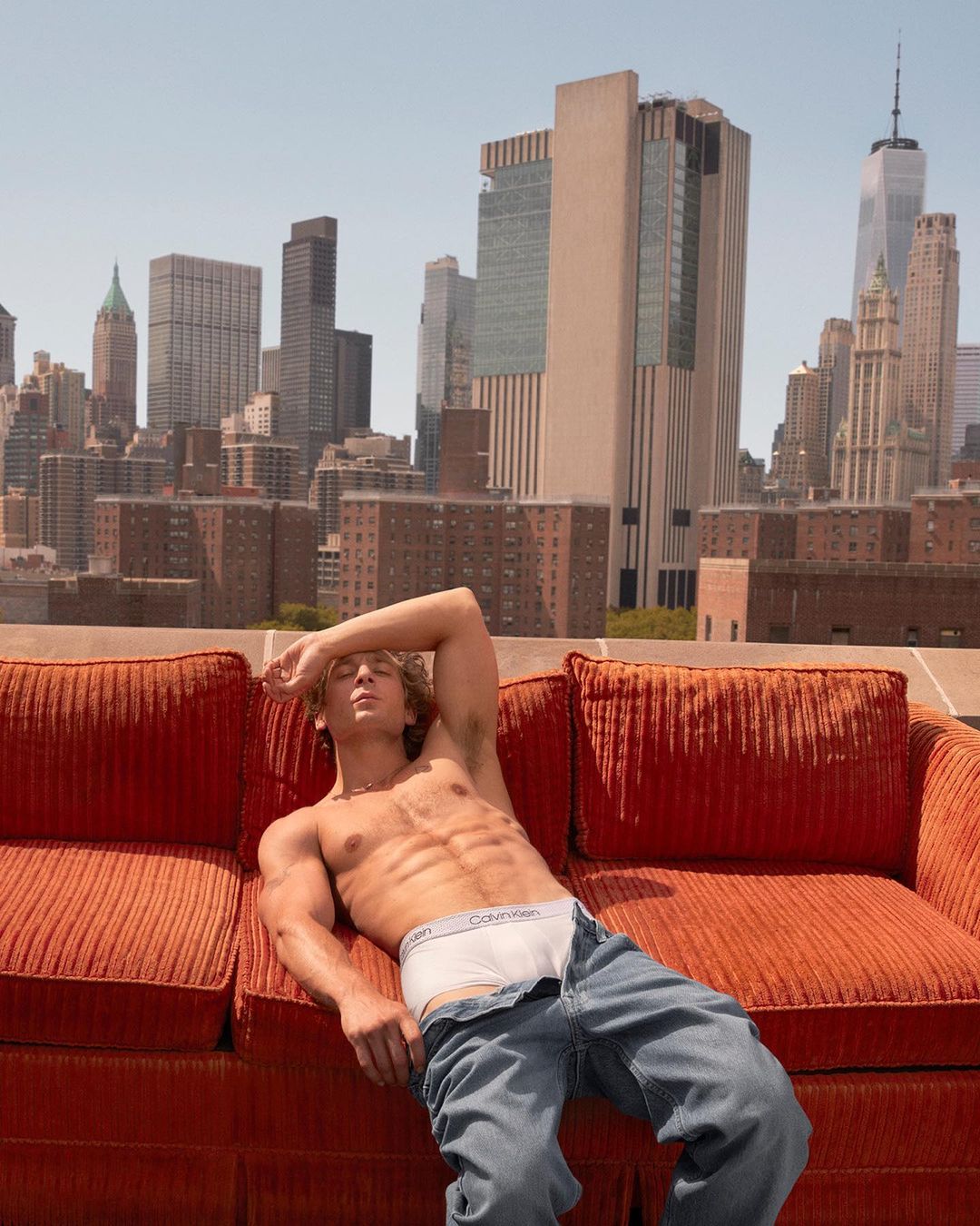 《大熊餐廳》男星 Jeremy Allen White 出鏡 CK 性感廣告-NICEGAY