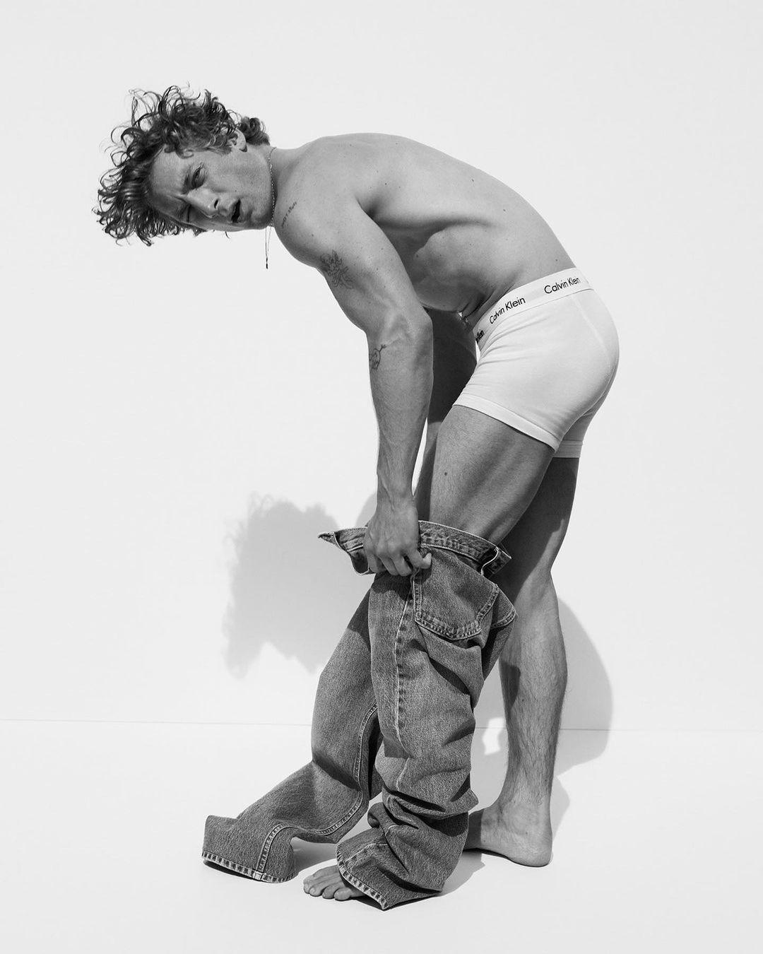 《大熊餐廳》男星 Jeremy Allen White 出鏡 CK 性感廣告-NICEGAY