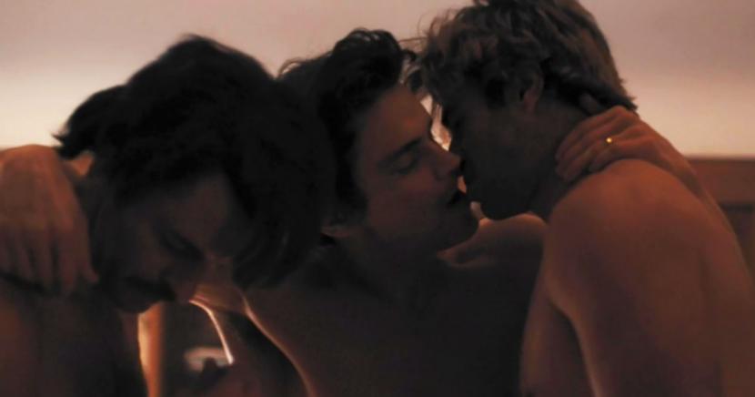 同志影集《同路人》3P 床戲太辣 加拿大性感男星正面全裸!-NICEGAY