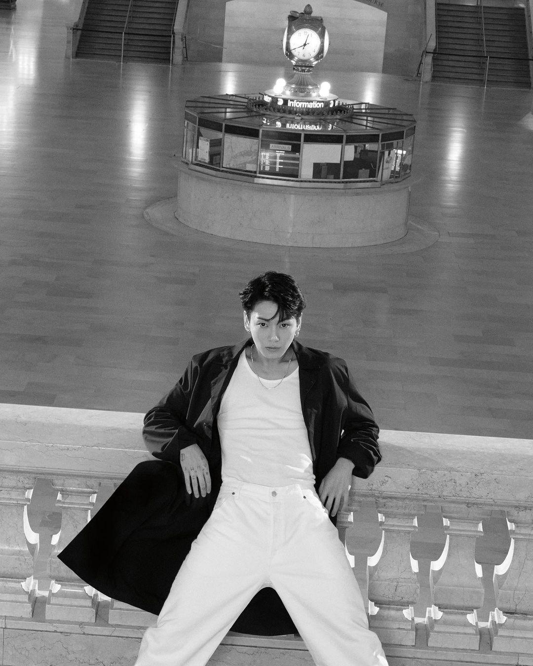 BTS 田柾國擔任 CK 代言人 大方露胸腹肌展現性感-NICEGAY