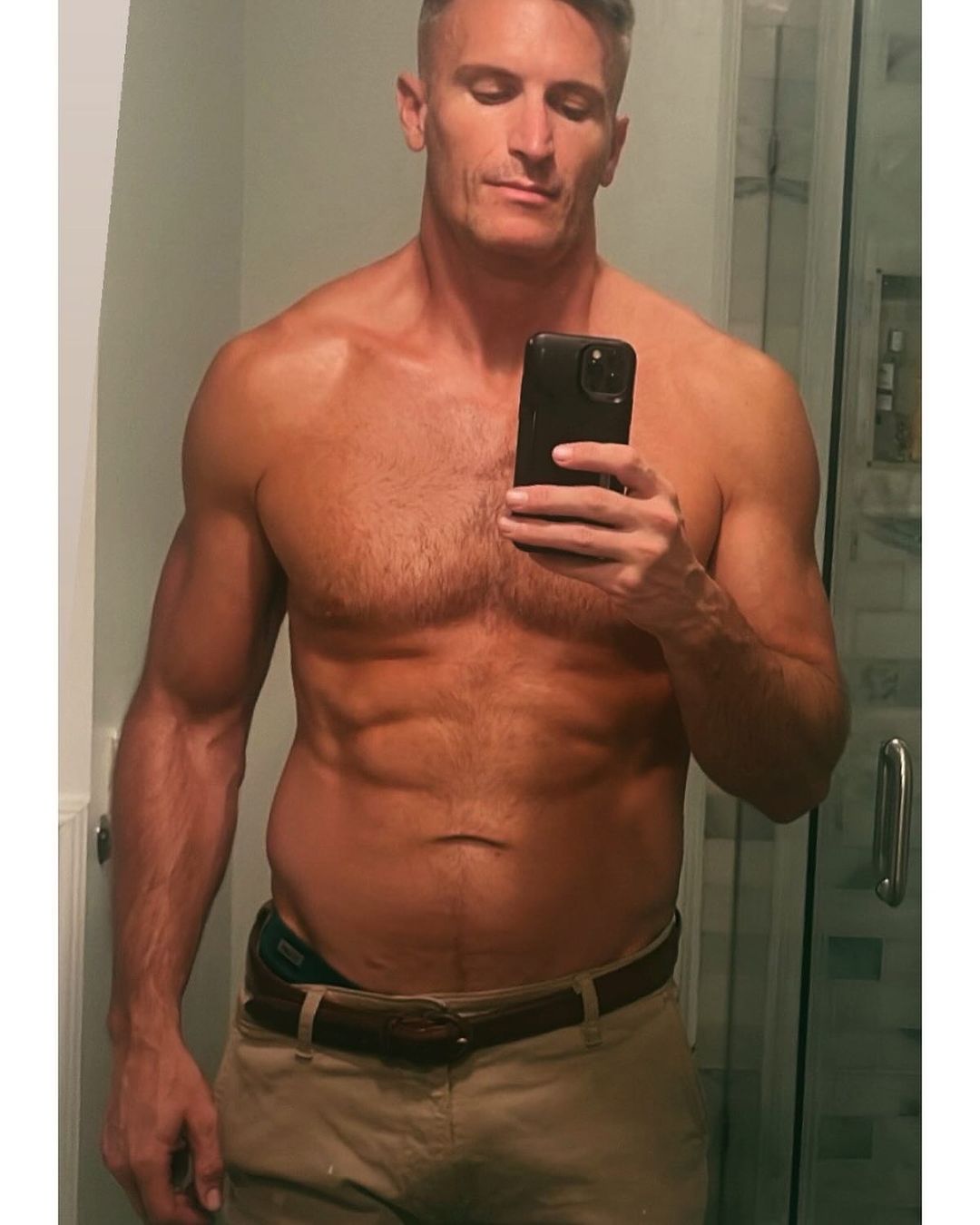 前任變好友! 美脫口秀同志主持人安迪·科恩被爆料「曾提議要 3P」-NICEGAY