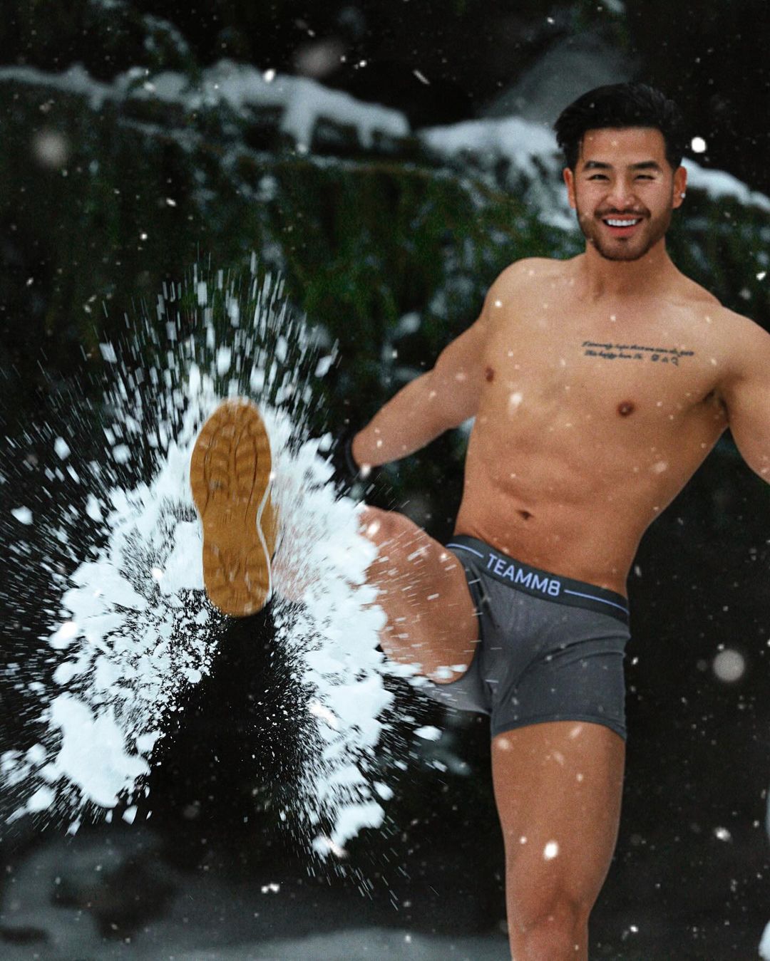 週一品肌肉|鋼管舞男一躍成國際模特! 德國亞裔男模 :Harry Fang -NICEGAY