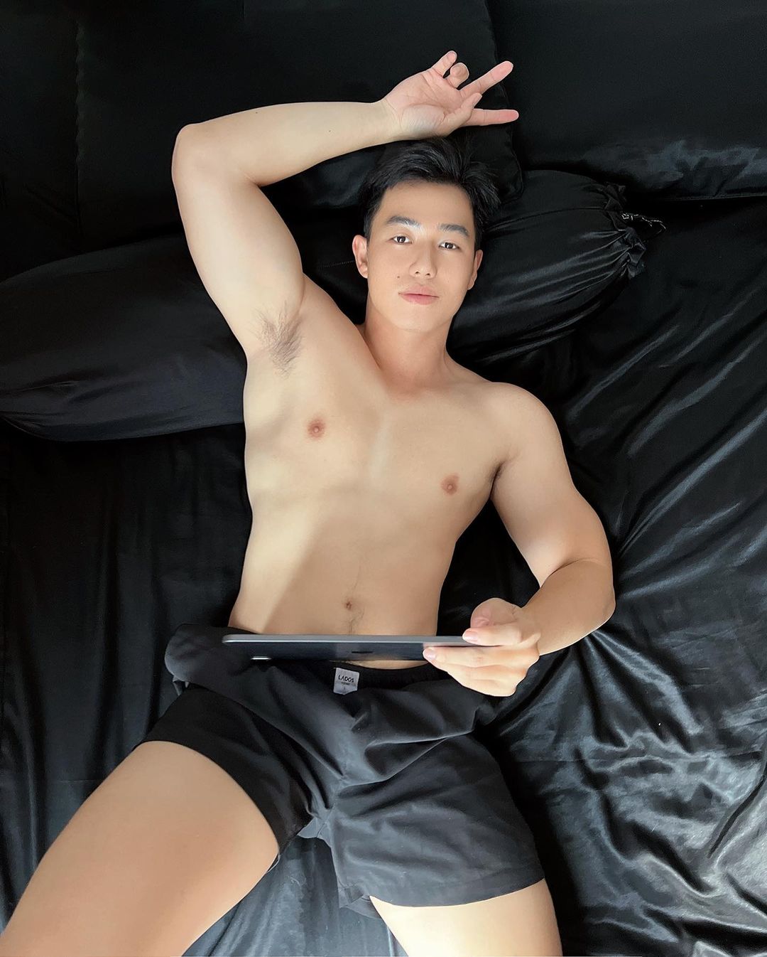 週六嚐鮮肉|好想做自己呀! 「不想裝直男」的白肌葛格:HIMA PHẠM-NICEGAY