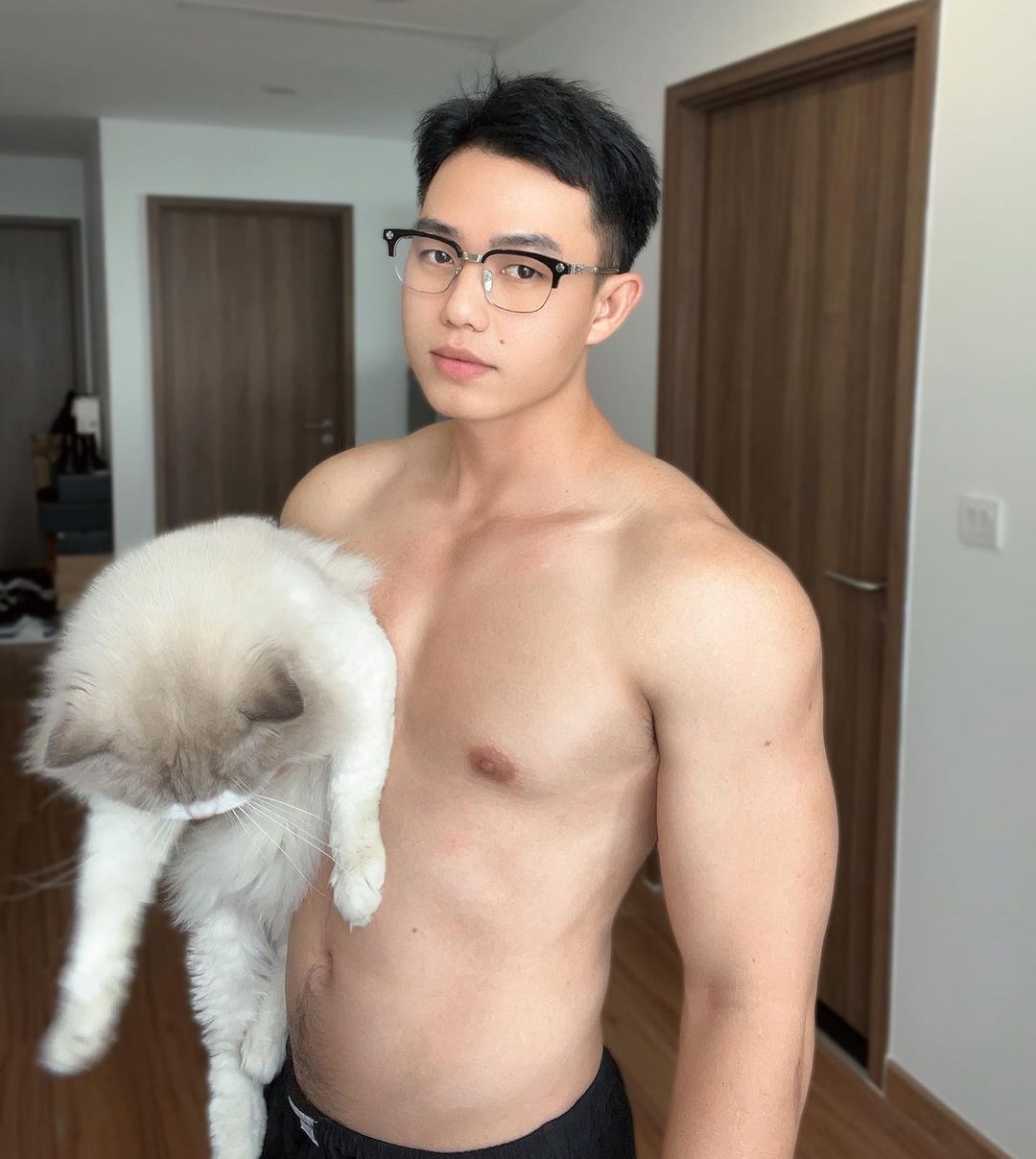週六嚐鮮肉|好想做自己呀! 「不想裝直男」的白肌葛格:HIMA PHẠM-NICEGAY