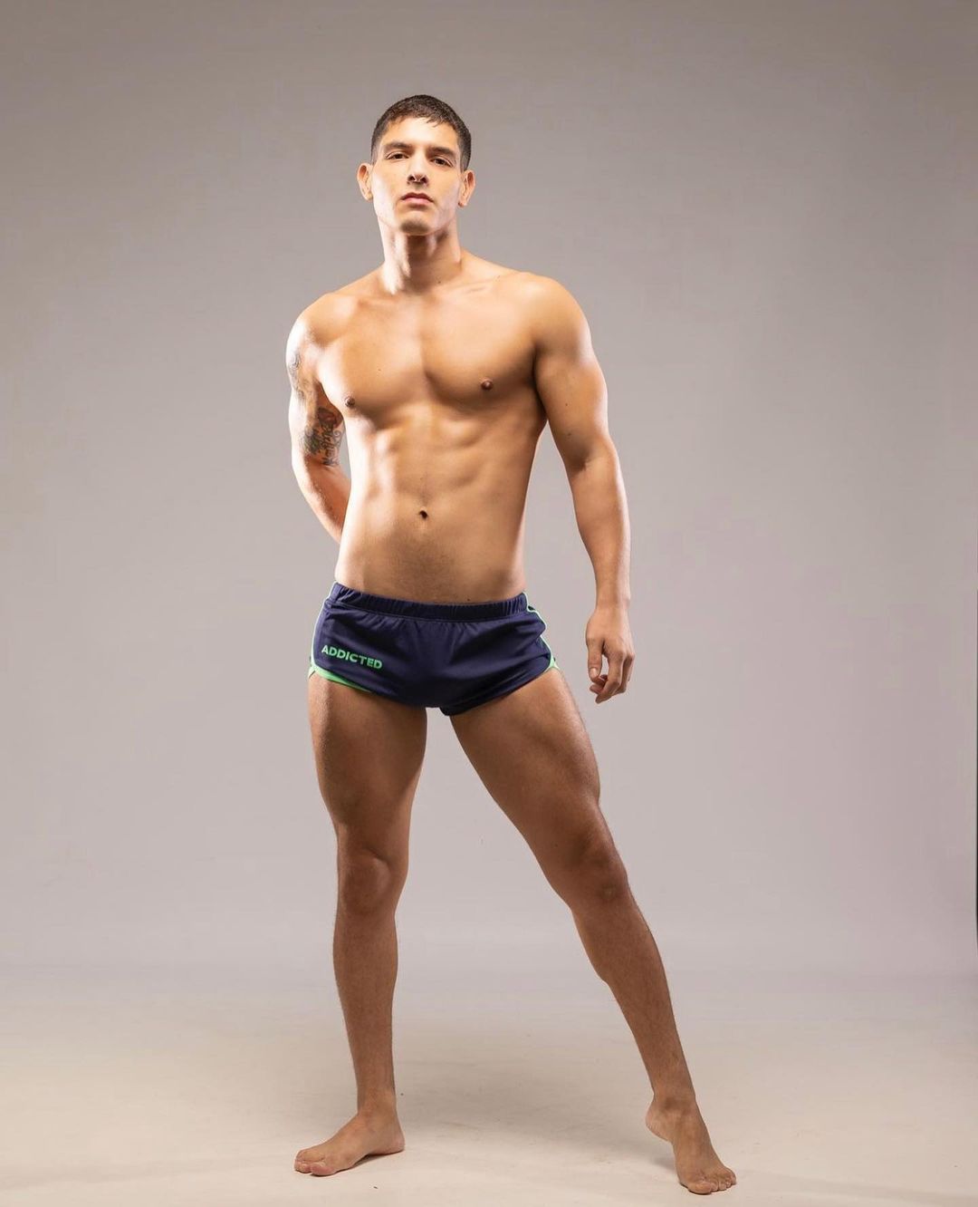 火辣男優客串 Netflix《鐵腕毒權》! 深櫃毒梟背著黑手黨女友私約同志派對-NICEGAY