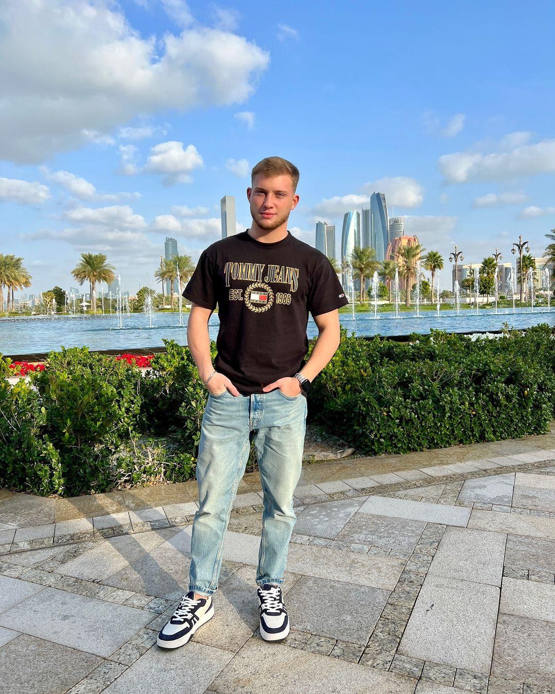週一品肌肉|讓人尖叫的 AB 線!烏克蘭男模自信炫腹:Dementieiev Serhii-NICEGAY