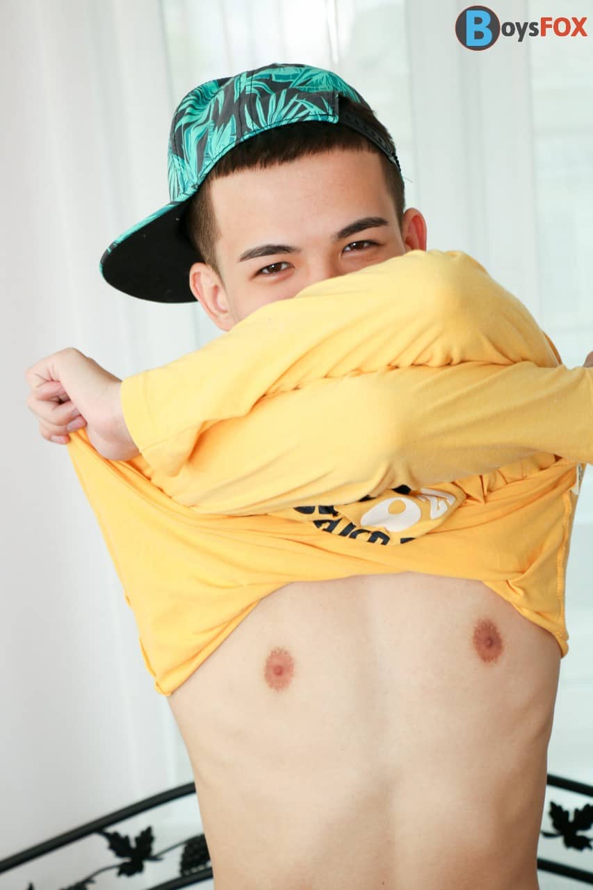 HISINNOCENT YOUNG HOLE STRETCHES SOWIDE-NICEGAY