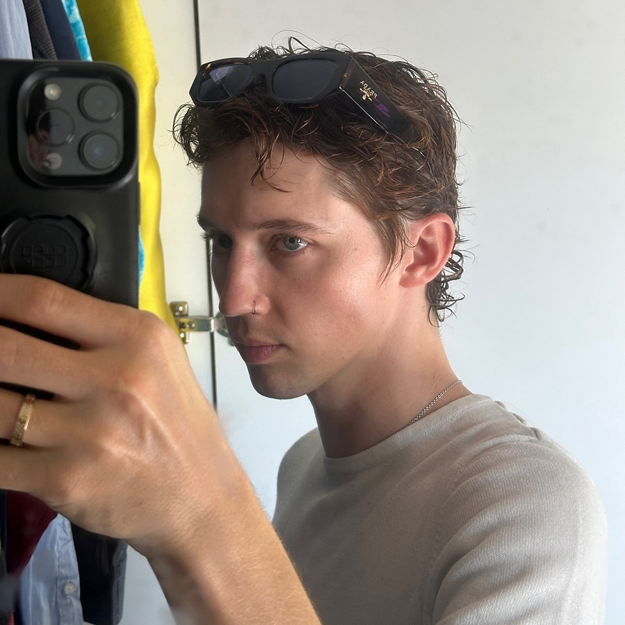 雜誌封面人物 Troye Sivan 模糊性別界線:「適時放過自己,也真實做自己。」-NICEGAY