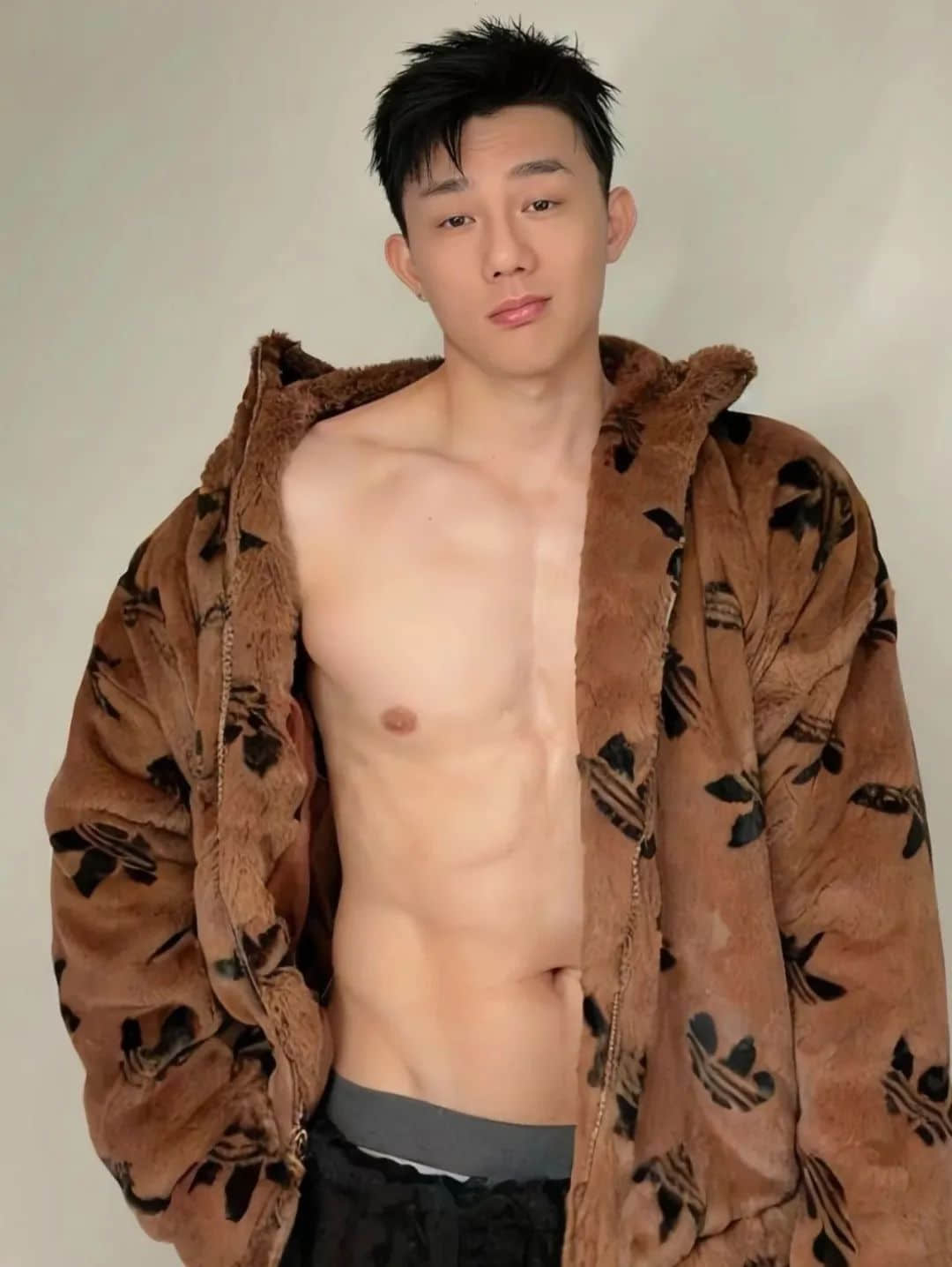 帅到被确诊为AI,有机腹肌太绝了!-NICEGAY