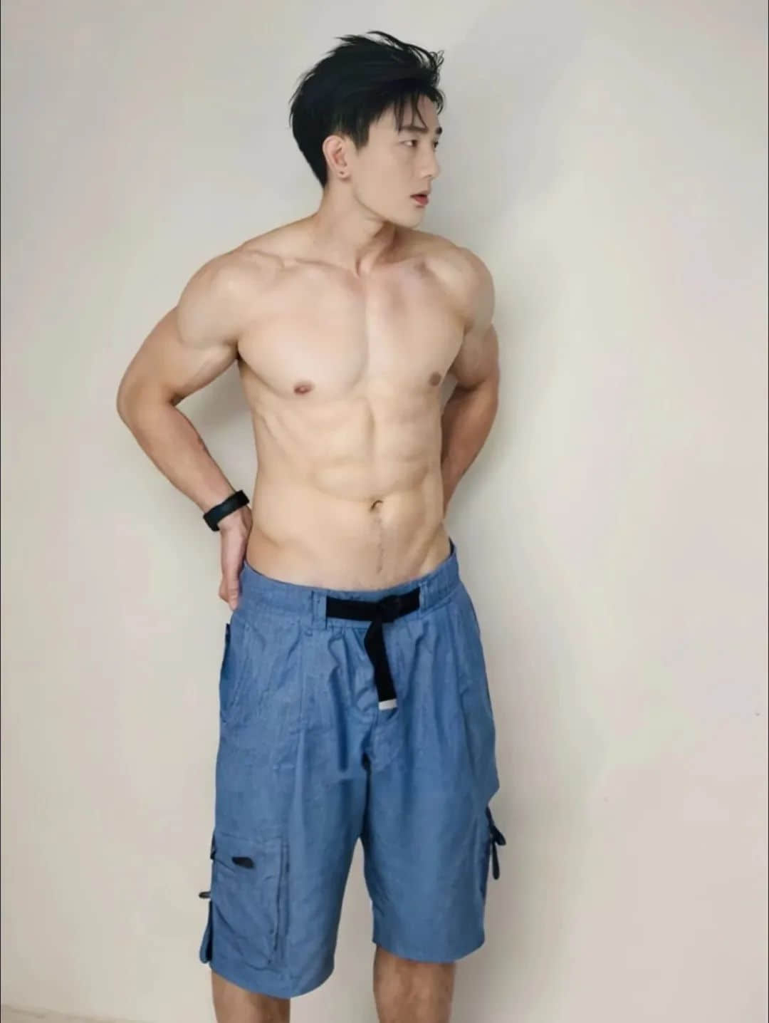 帅到被确诊为AI,有机腹肌太绝了!-NICEGAY