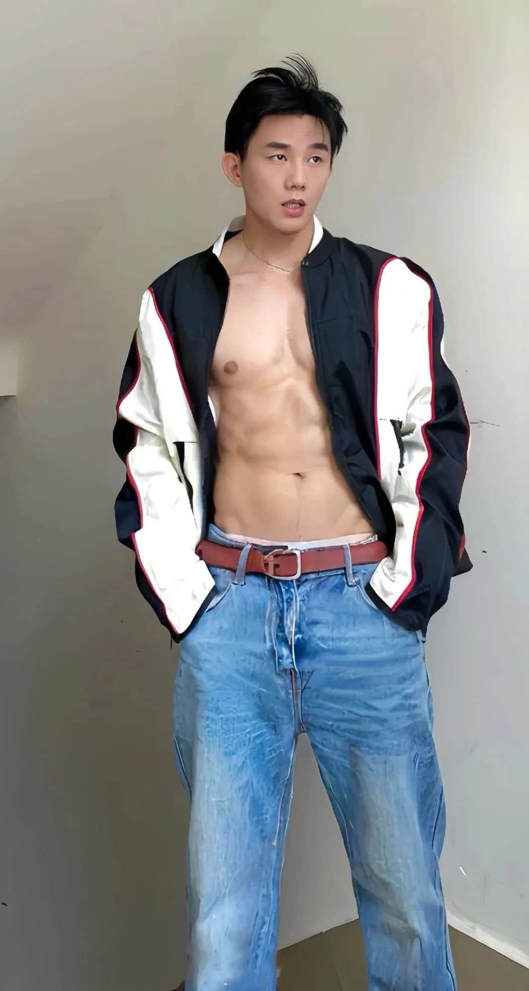 帅到被确诊为AI,有机腹肌太绝了!-NICEGAY