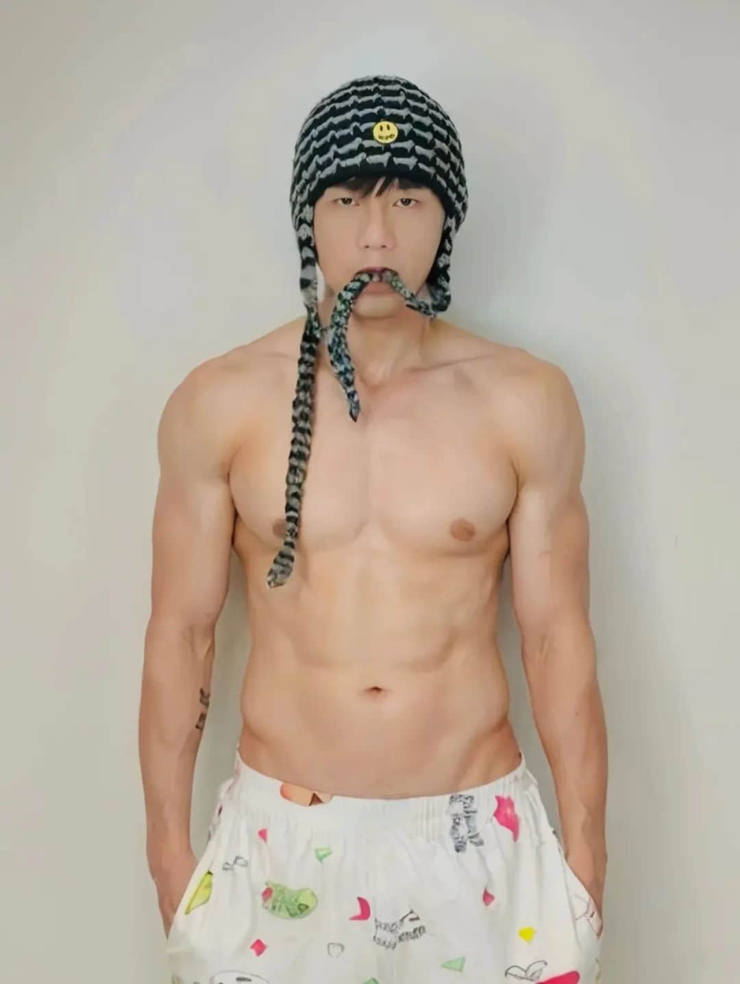 帅到被确诊为AI,有机腹肌太绝了!-NICEGAY