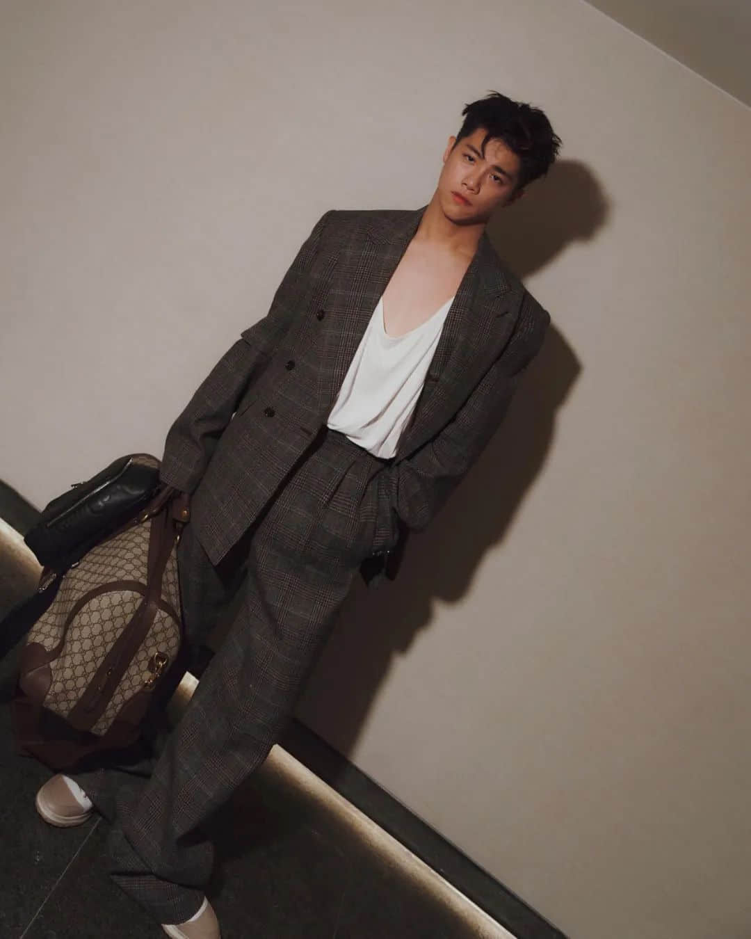 这个穿CK爱秀内裤边的男网红,真的好帅啊但歌好难听!-NICEGAY
