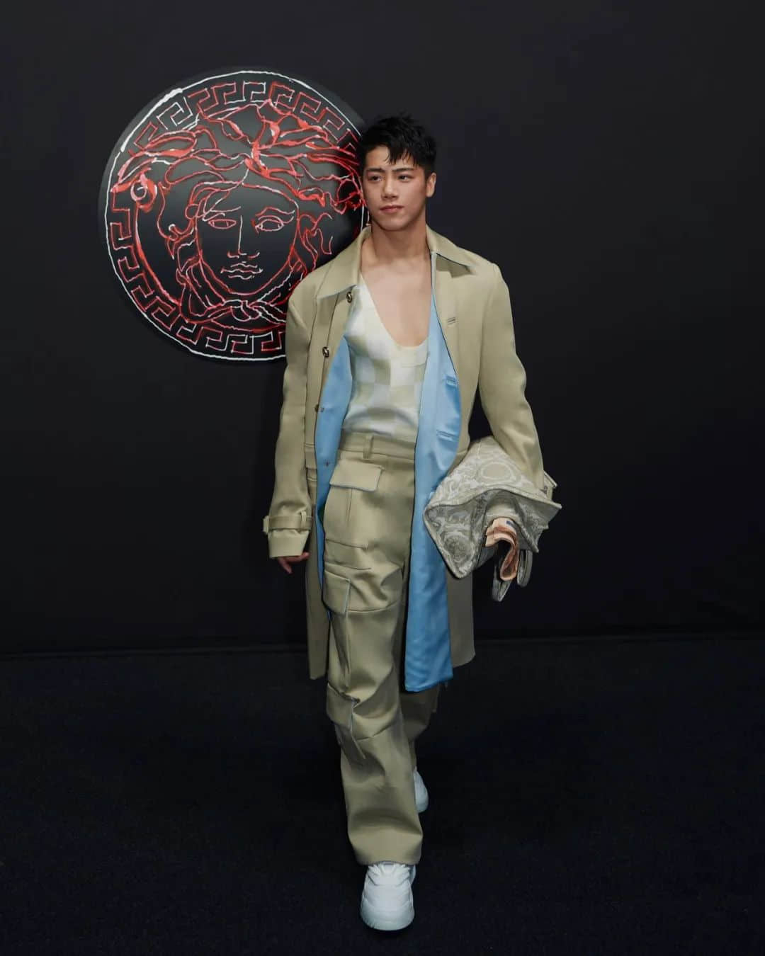 这个穿CK爱秀内裤边的男网红,真的好帅啊但歌好难听!-NICEGAY