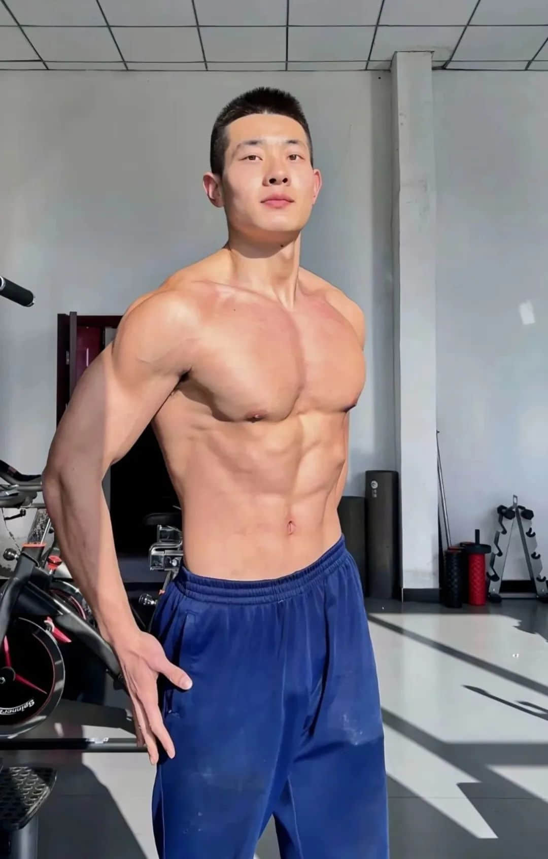 182CM寸头消防员小哥,脱衣大秀肌肉,老阿姨看完都不淡定了!-NICEGAY
