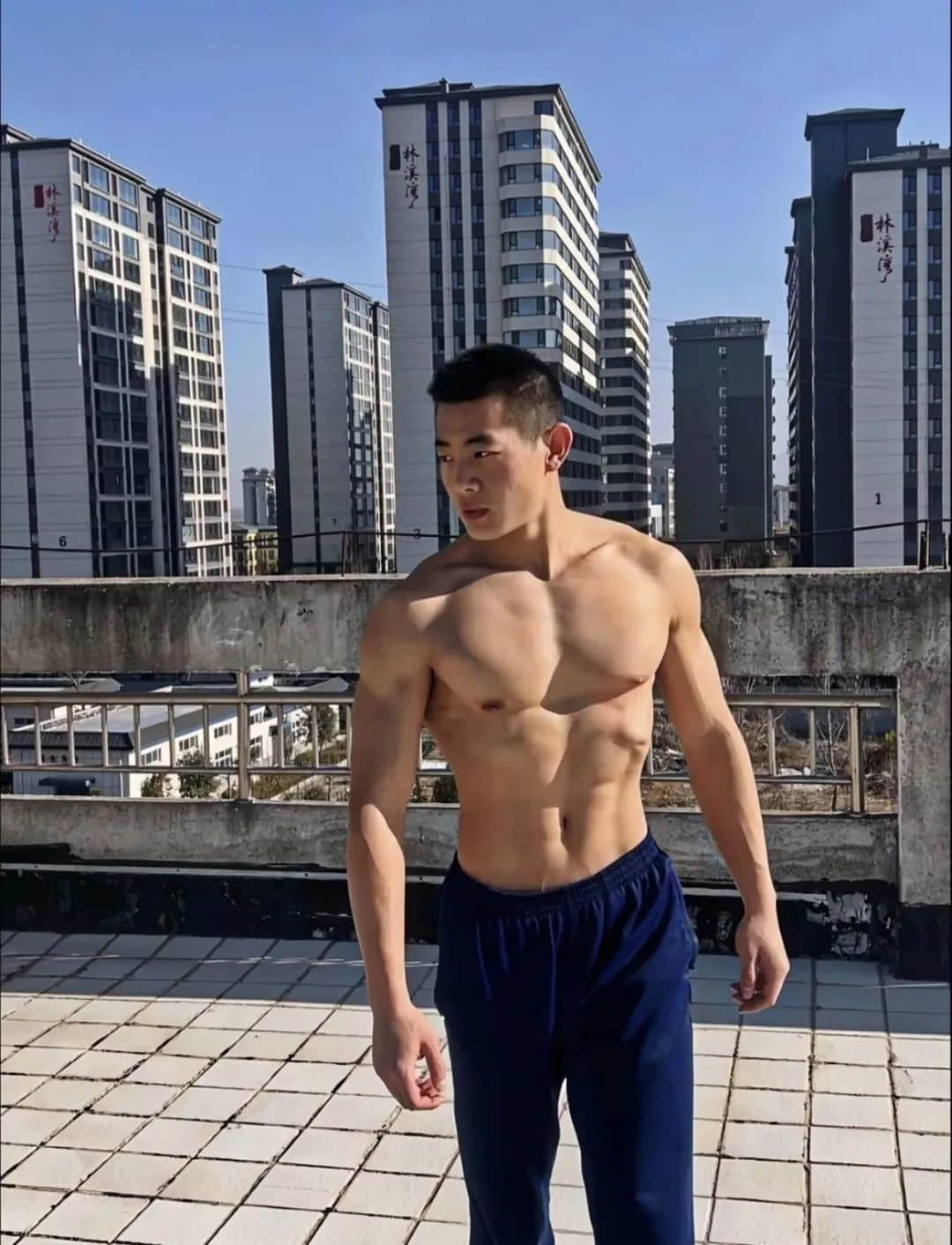 182CM寸头消防员小哥,脱衣大秀肌肉,老阿姨看完都不淡定了!-NICEGAY