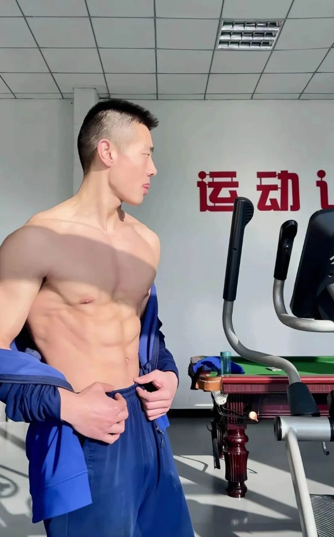 182CM寸头消防员小哥,脱衣大秀肌肉,老阿姨看完都不淡定了!-NICEGAY